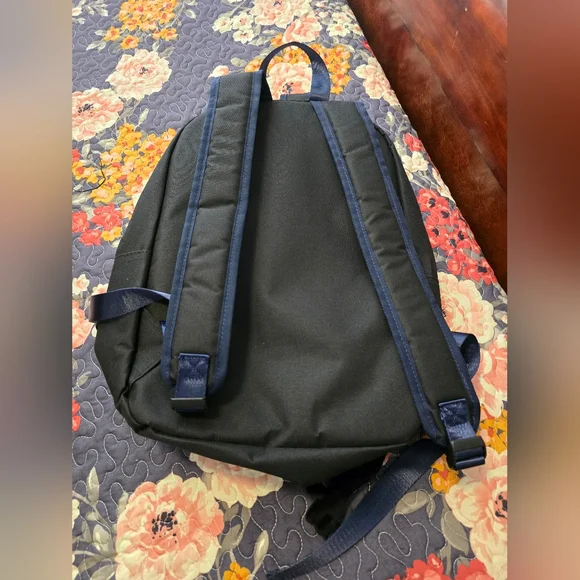 Black Gorilla Backpack With Accessories NWT - Picture 2 of 9